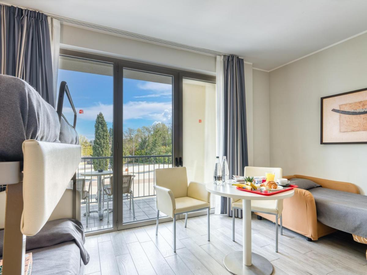 Quintuple Room